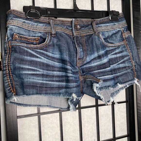 Refuge Distressed Mini Shorts Small 3 - Picture 3 of 9